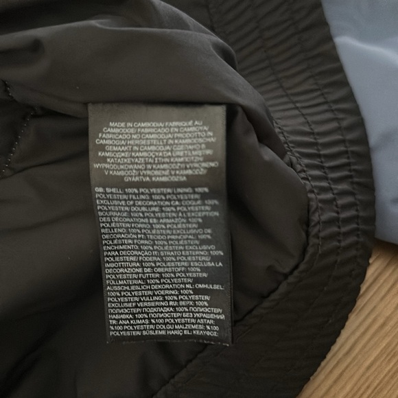 Woman’s north face jacket - Picture 5 of 6